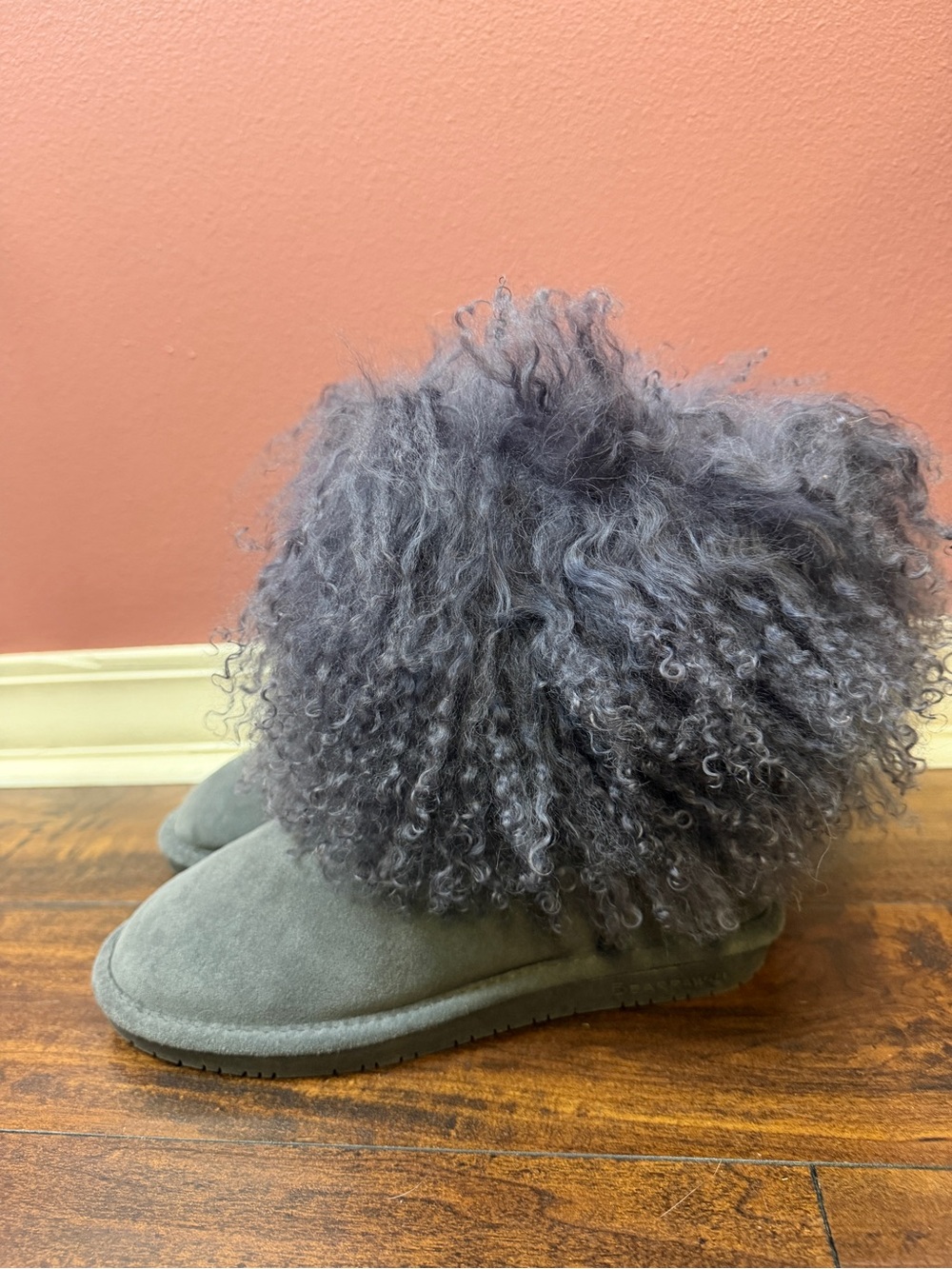 BEARPAW 1854W Boo Shearling Mid-Calf Boots Charcoal Fur Trim Women US 9